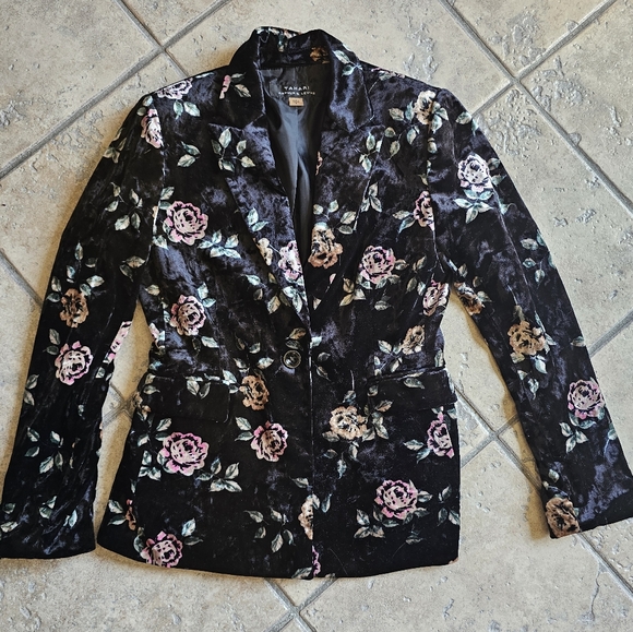 Floral Print Velvet Jacket - Picture 6 of 15
